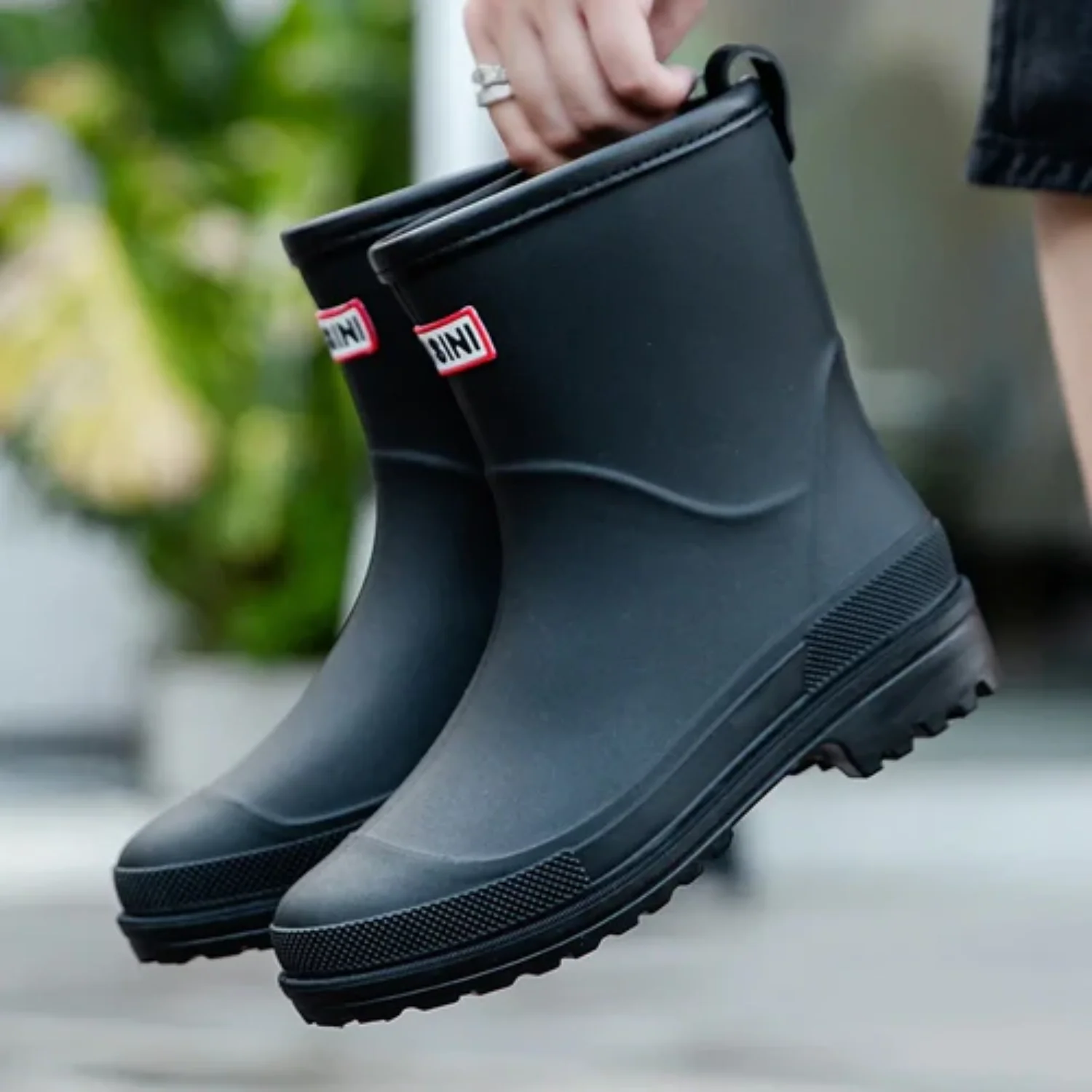 Bottes de pluie chic et imperméables pour femmes - élégantes et fonctionnelles – Image 8