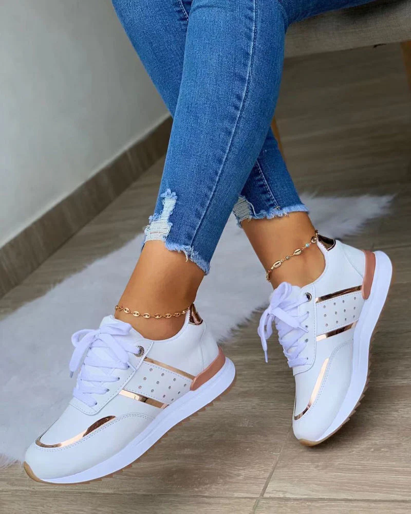 Des baskets bicolores pour un look stylé – Image 4