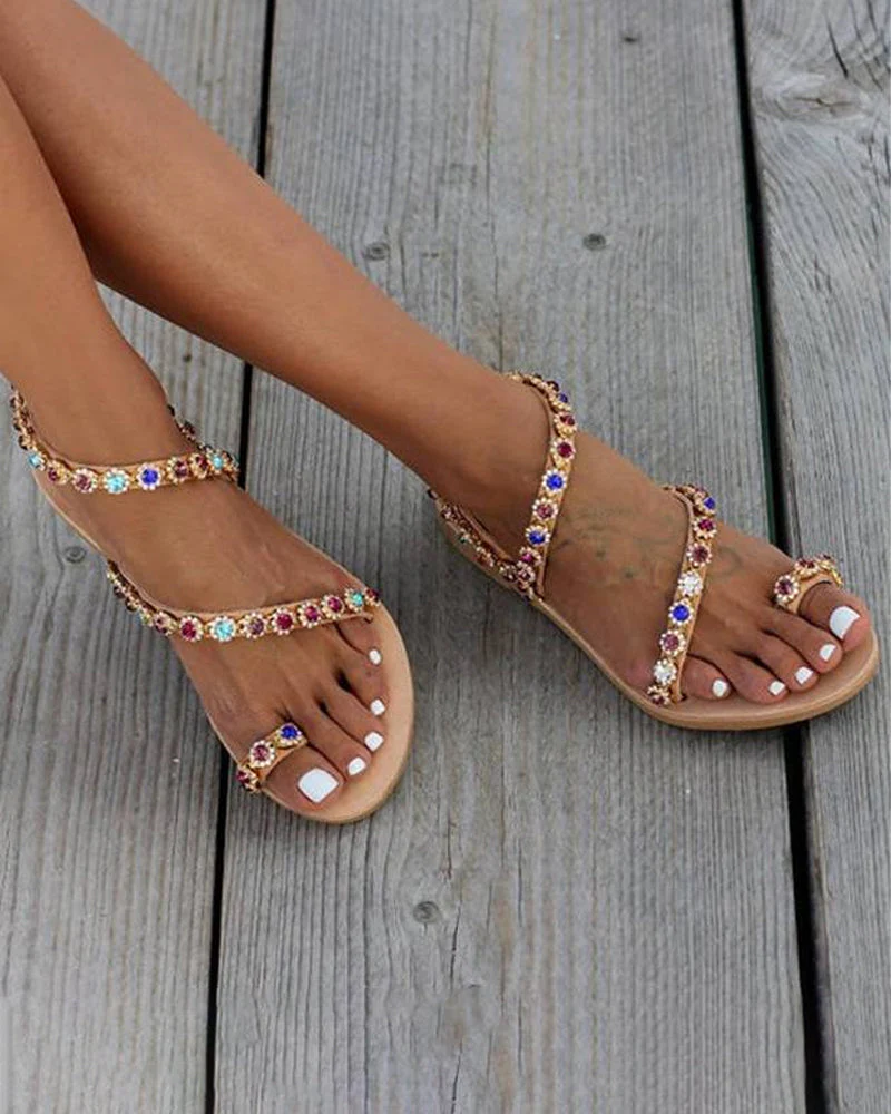 Des sandales de plage vibrantes et tendance pour un été coloré – Image 7