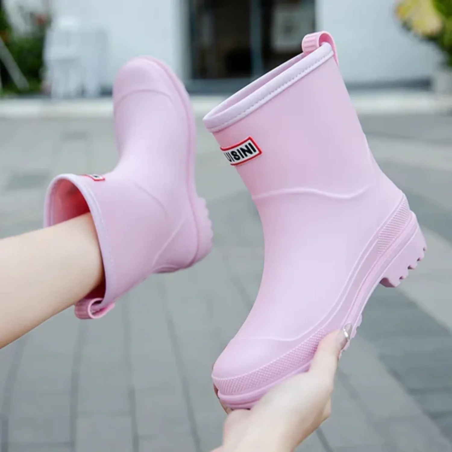 Bottes de pluie chic et imperméables pour femmes - élégantes et fonctionnelles – Image 2