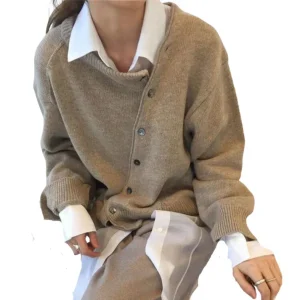 Manuela - Cardigan luxueux en maille douce avec rangée de boutons en biais unique | Le mélange parfait de confort et de style