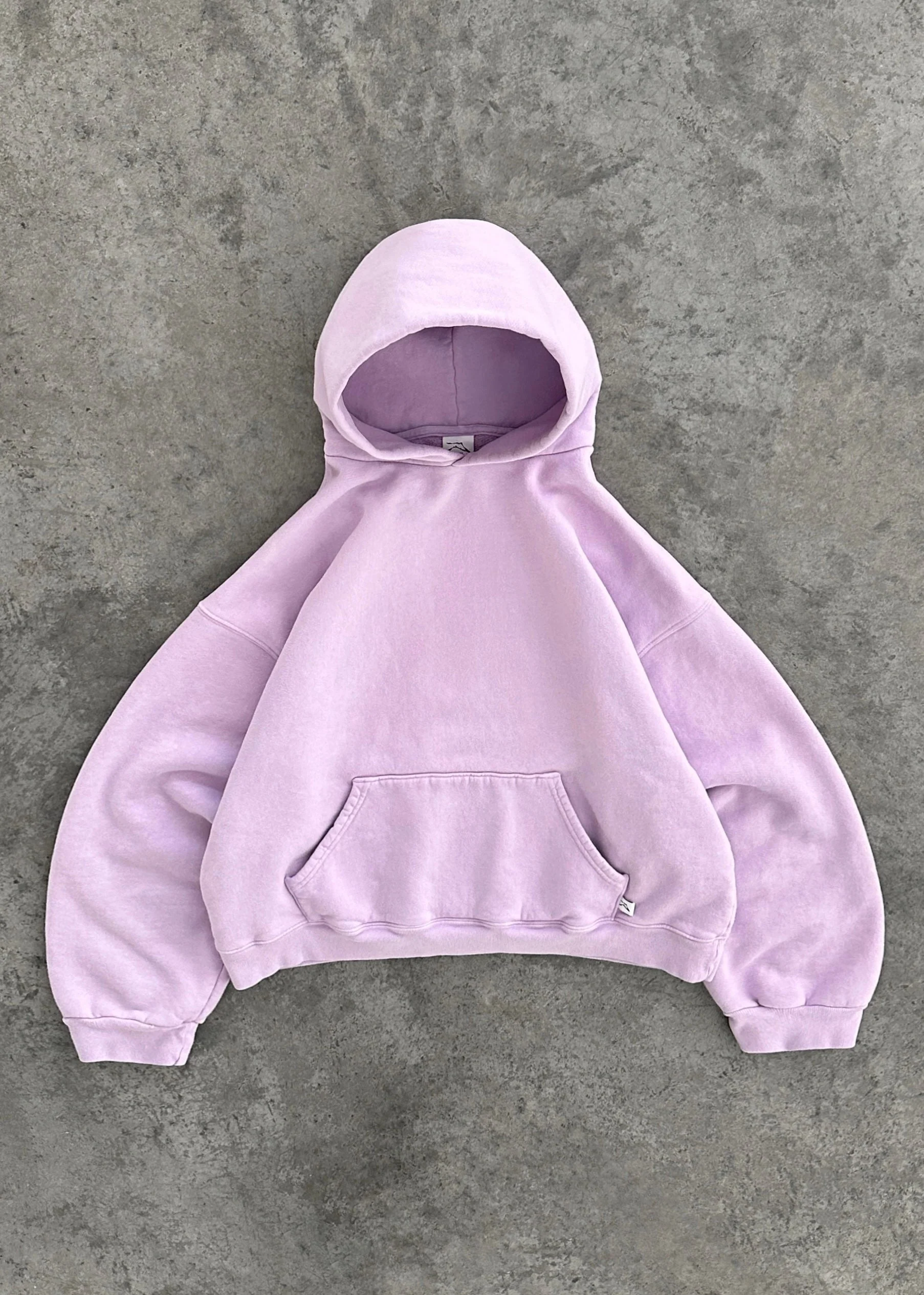 Restez confortable et élégant avec le sweat à capuche surdimensionné EMBER - Achetez-en un, obtenez-en un gratuitement ! – Image 9