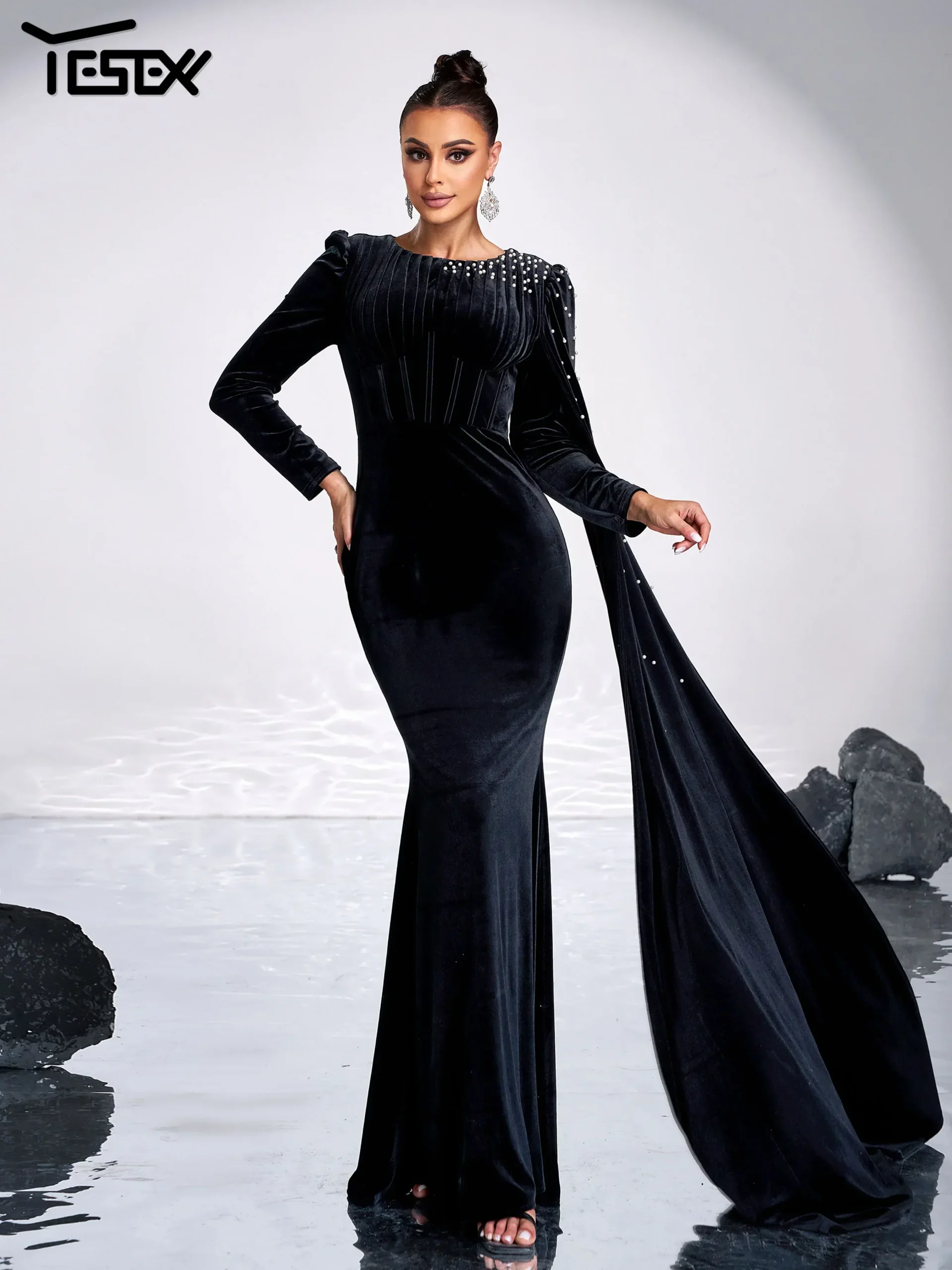 Robe de soirée en velours, strass, col rond