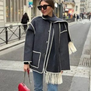 Nicola | Écharpe élégante avec pompons chics