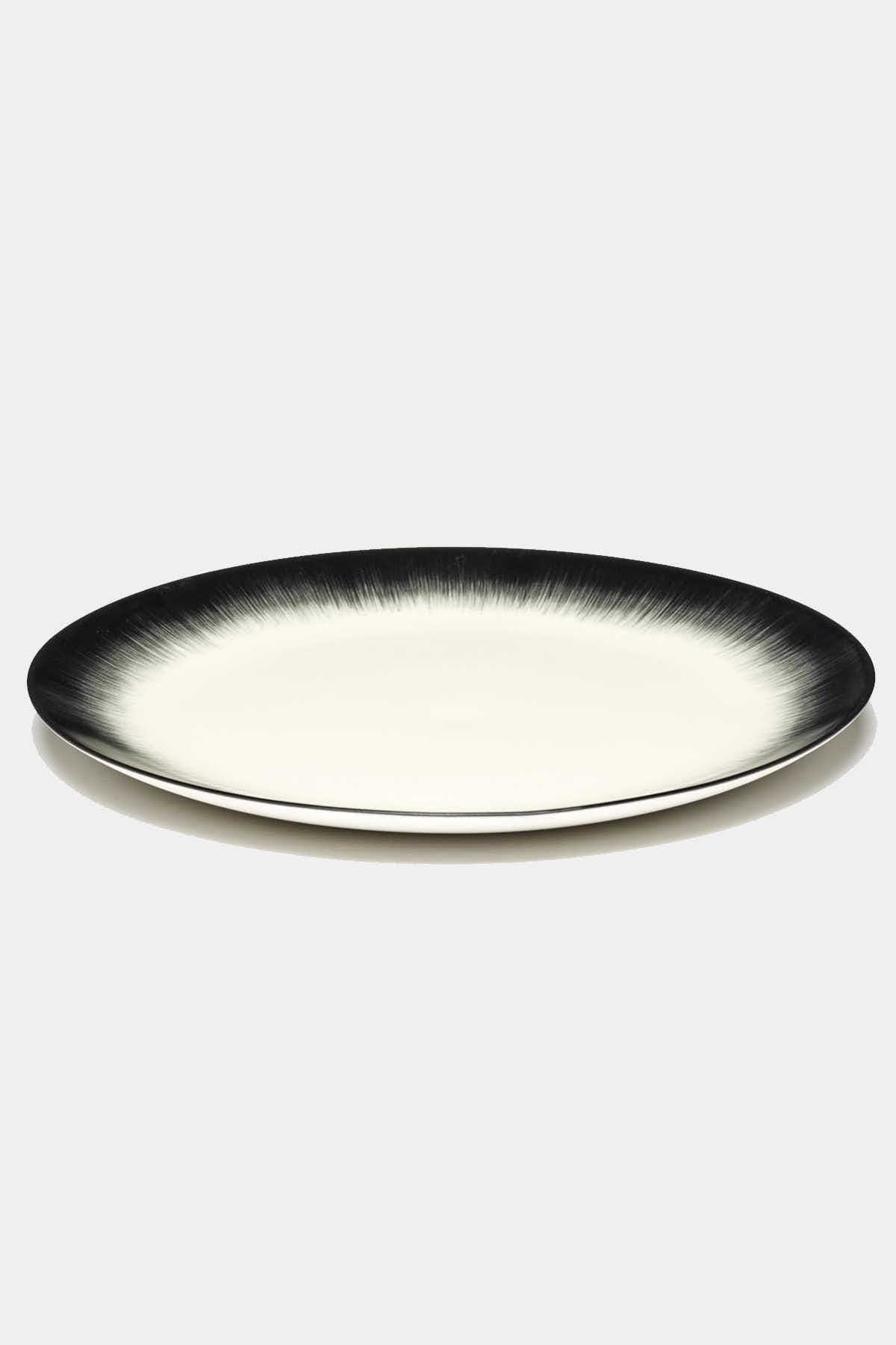 Ann Demeulemeester - Serax Set de 2 Assiettes noires et blanches "Dé" Var 4 – Image 3