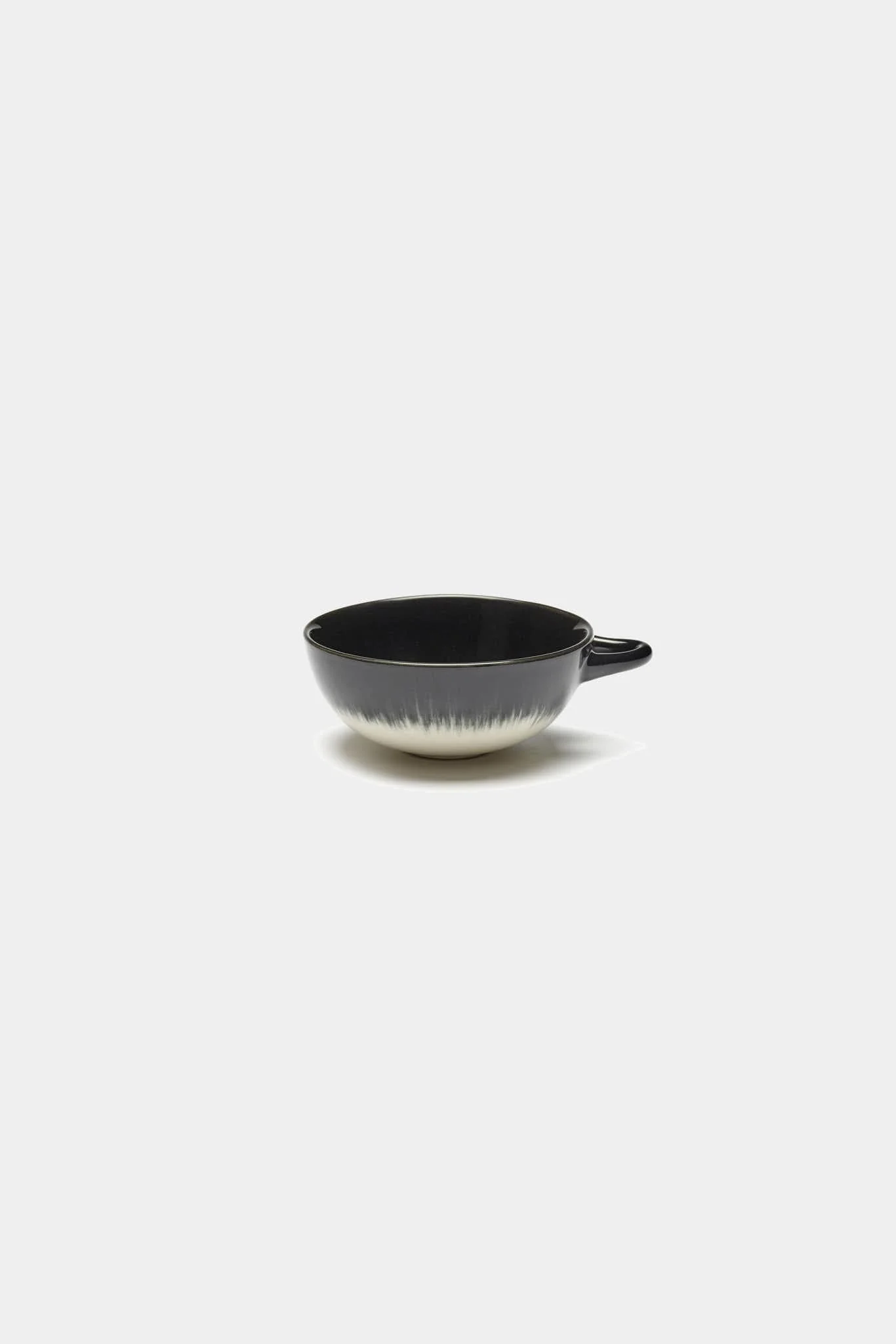 Ann Demeulemeester - Serax Tasse à expresso noires et blanches "Var B" – Image 3
