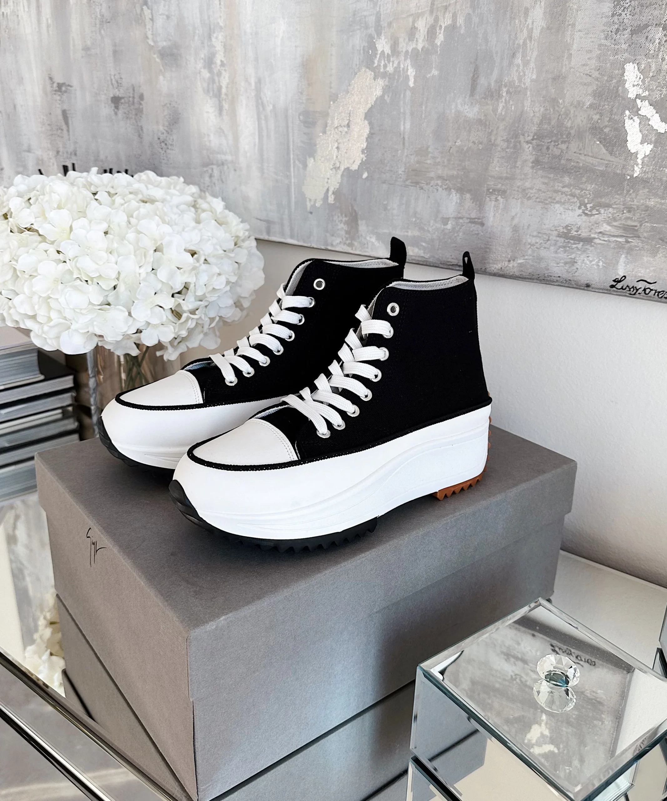 Adelia - Des baskets noires élégantes pour un look intemporel – Image 5